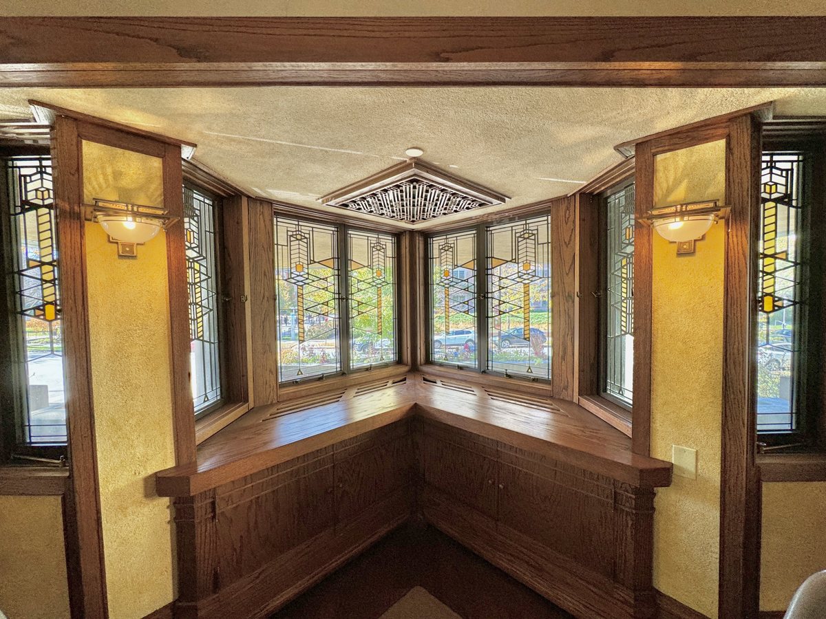 Robie House windows: retained architectural character can guide later interior decisions.
