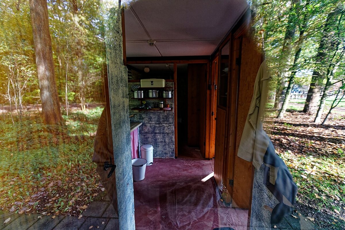 Rietveld holiday cottage: timber surfaces and a compact domestic setting.